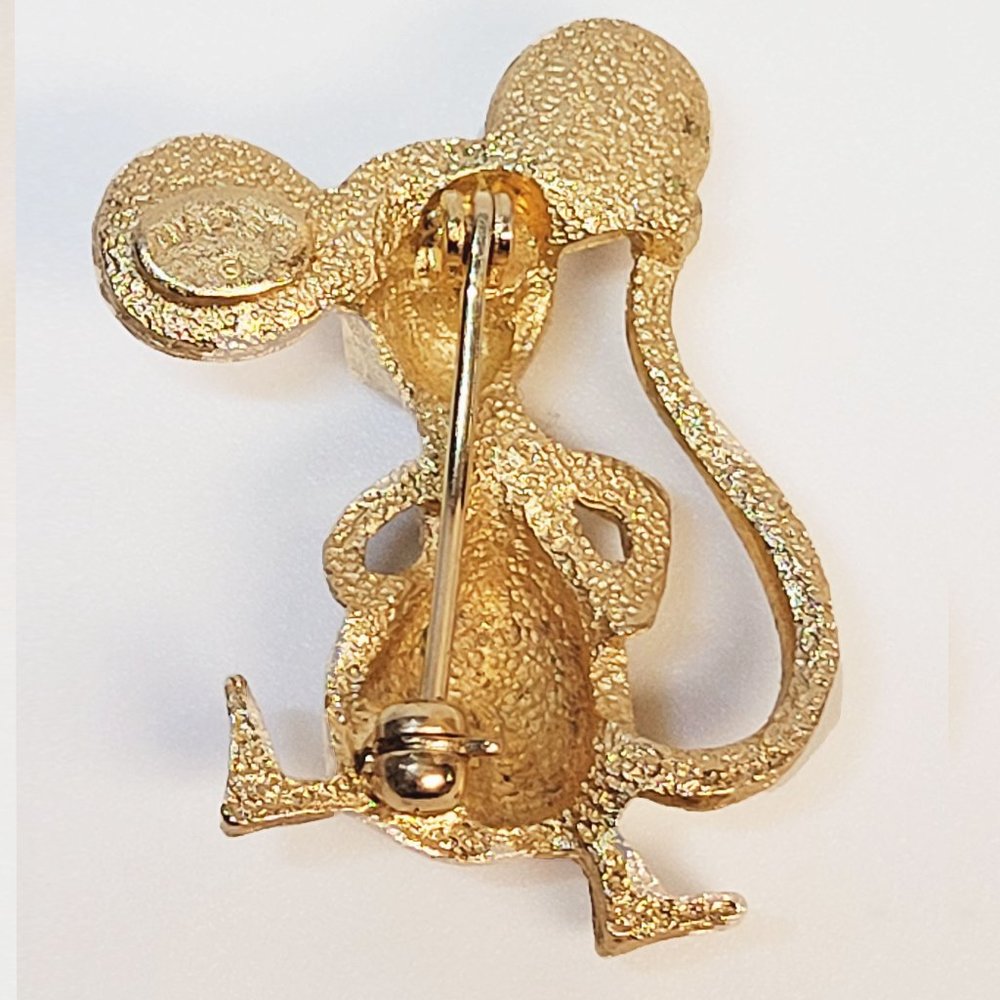 Vintage ๐๐๐๐๐๐๐ MOUSE Rhinestone Crystal Eyes Goldtone Brooch Pin Signed - Picture 3 of 10